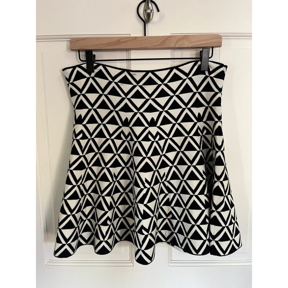 Trina Turk Geometric Pattern Mini Skirt Size Large - Picture 5 of 6